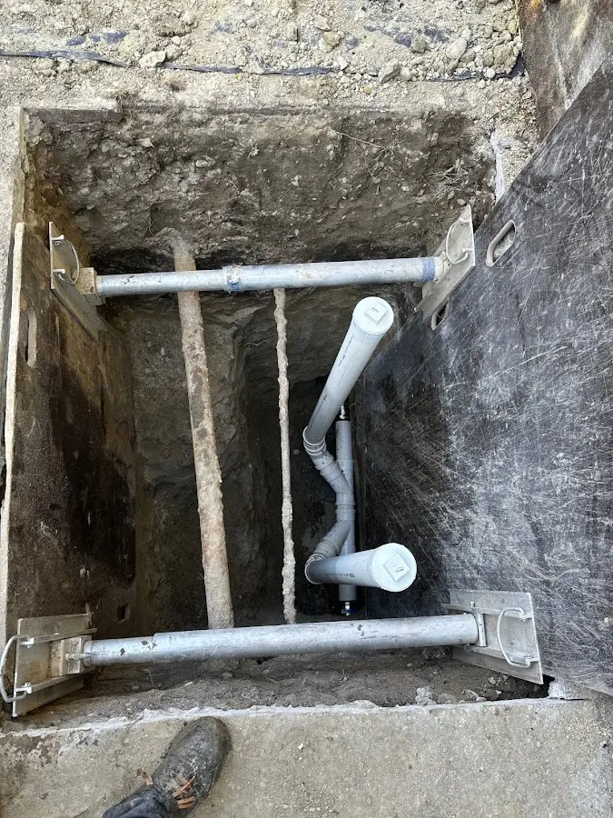 Experienced plumber completing Drain Cleaning work in California